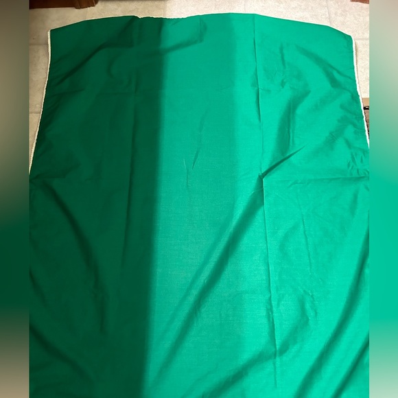 VTG Cotton Green and white square table cloth or cover. No stains or tears. - Picture 6 of 8